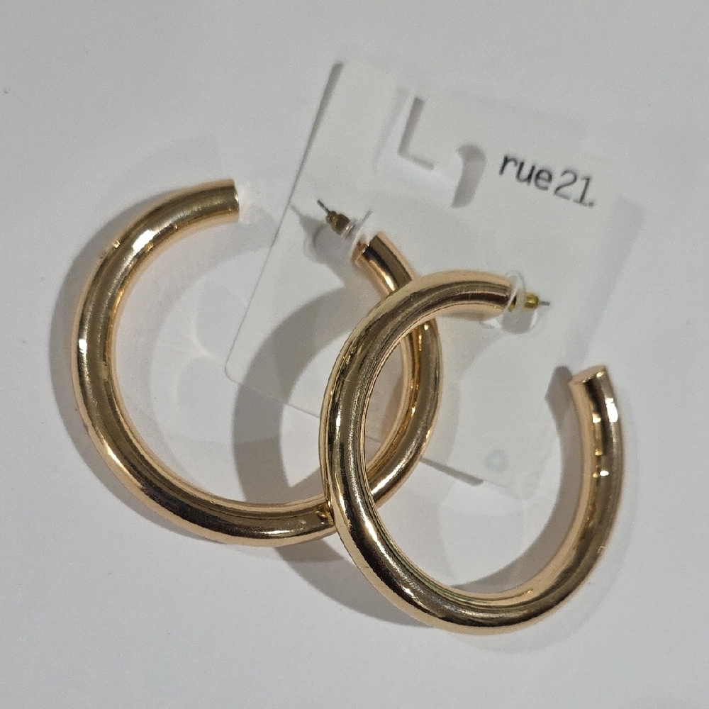 Rue21 Gold 2.5" Big Hoop Earrings – Classic Women’s Fashion Jewelry, Lightweight - Picture 4 of 8